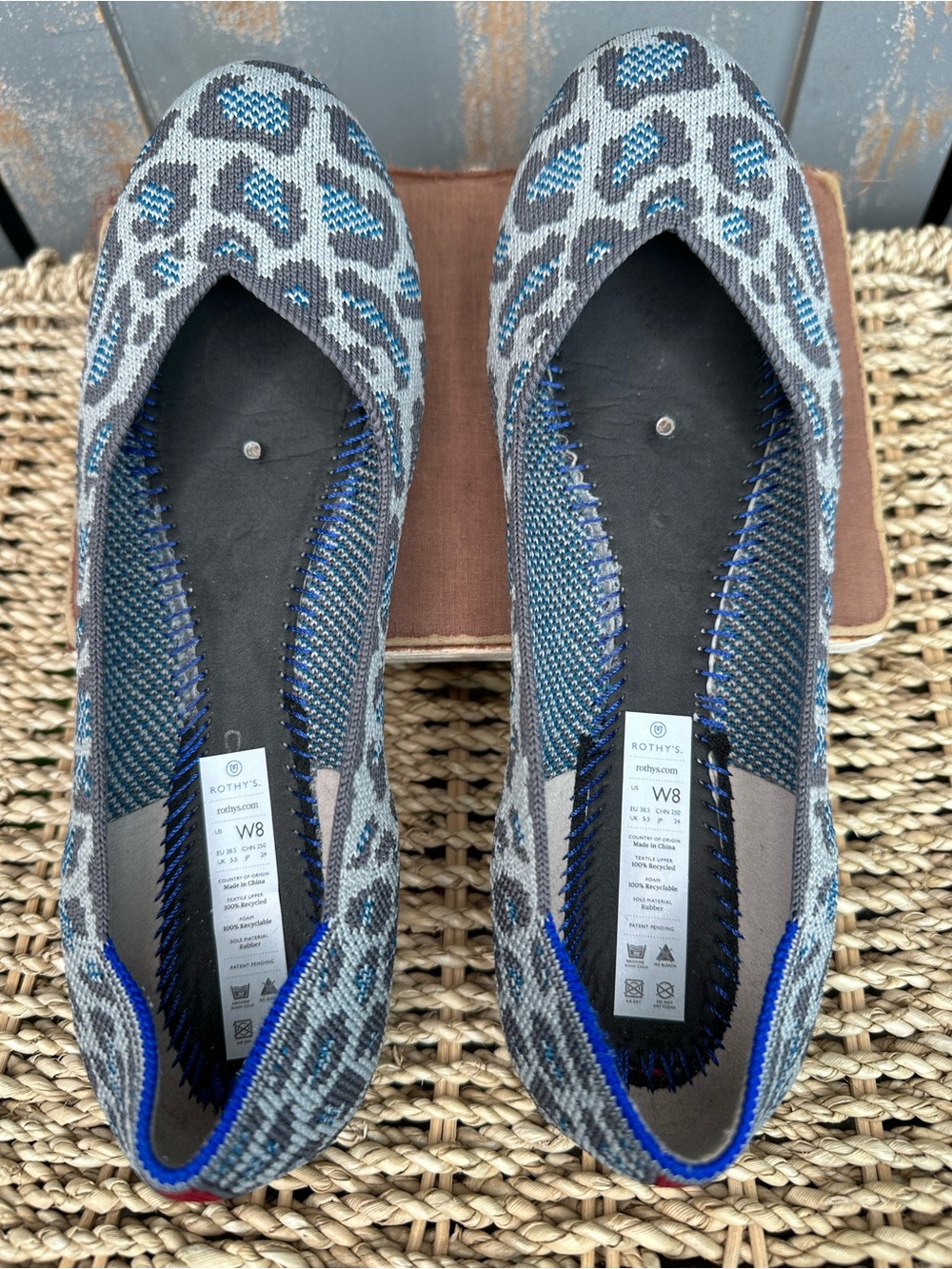 Rothy's The Flat Grey Spotted Retired Sz 8 - Picture 13 of 14